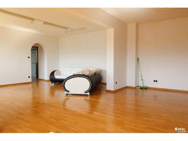 Immobilie in Villach-Innere Stadt - Wohnen mit Weitblick - geräumige Wohnung in St.Martin - Loggia und Tiefgarage! - Bild 1