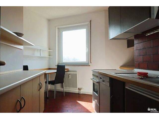 Immobilie in Villach-Innere Stadt - Wohnen mit Weitblick - geräumige Wohnung in St.Martin - Loggia und Tiefgarage! - Bild 3