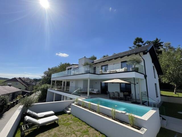 Immobilie in Lichtenberg - Traumhafte Erstbezugswohnung mit Garten, Pool und Fernblick in Lichtenberg! - Bild 0