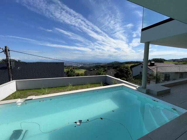 Immobilie in Lichtenberg - Traumhafte Erstbezugswohnung mit Garten, Pool und Fernblick in Lichtenberg! - Bild 1