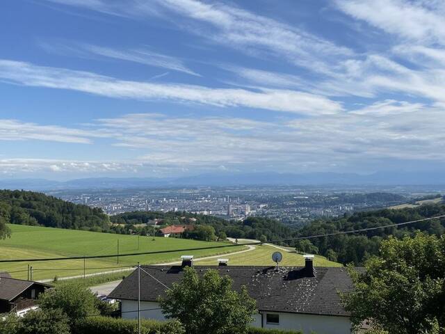 Immobilie in Lichtenberg - Traumhafte Erstbezugswohnung mit Garten, Pool und Fernblick in Lichtenberg! - Bild 2