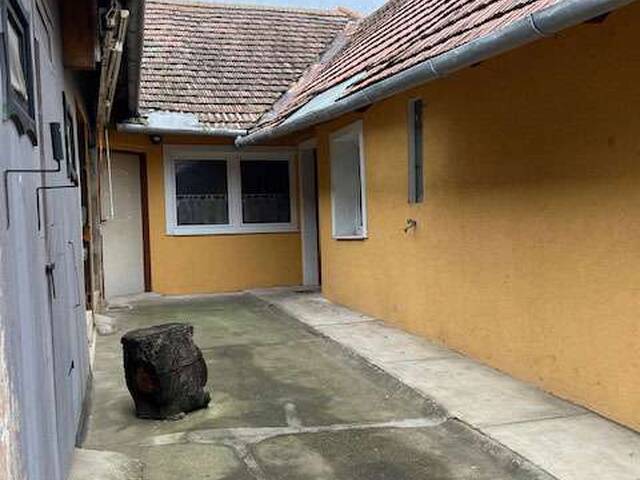 Immobilie in Loosdorf - In Loosdorf, nur etwa 15 Kilometer von Mistelbach entfernt, steht ein charmantes, kleines Wohnhaus zum Verkauf - Bild 1