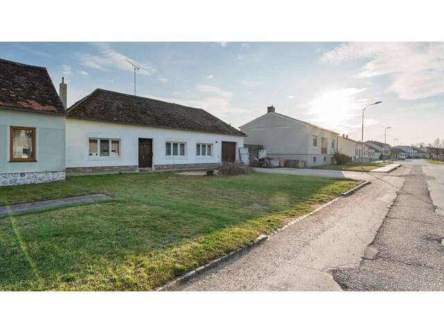 Immobilie in Stronsdorf - Weinviertler Bauernhaus in Ruhelage - rund 1.900 m² Grundstück mit viel Gestaltungsspielraum - Bild 0
