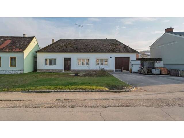 Immobilie in Stronsdorf - Weinviertler Bauernhaus in Ruhelage - rund 1.900 m² Grundstück mit viel Gestaltungsspielraum - Bild 2
