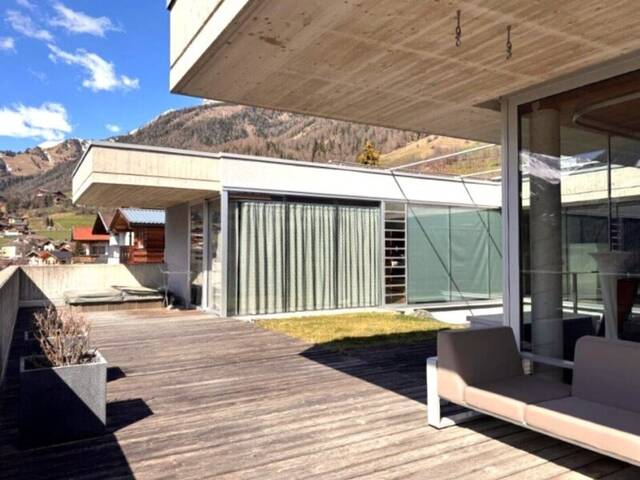 Immobilie in Lienz - Sichtbeton und klare Formen! Architektonische Besonderheit mit Freizeitwohnsitzwidmung in Osttirol! - Bild 0