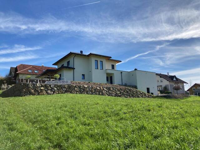 Immobilie in Forndorf - Neuwertiges Einfamilienhaus (BJ 2019) in Massivbauweise mit Pool, 979 m² Grundstück & unverbaubarem Grünblick - Privatverkauf im Bieterverfahren - Bild 2