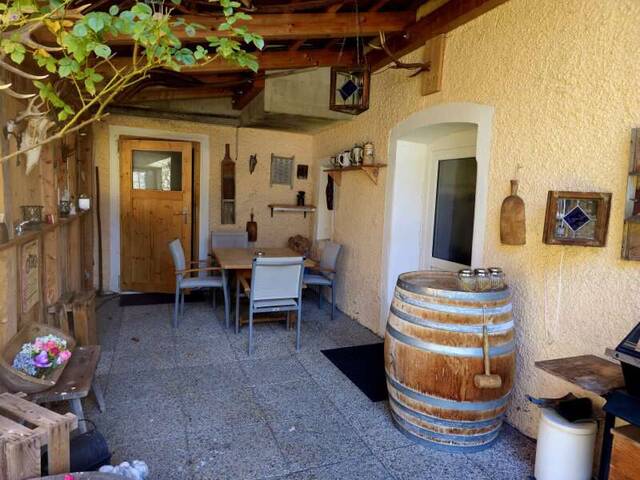 Immobilie in Nikolsdorf - Gepflegtes Landhaus mit insgesamt 5 Wohnungen - Bild 0