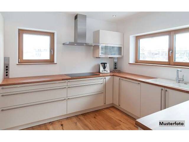 Immobilie in Hochneukirchen - Kompaktes Einfamilienhaus (Bj. 1992) mit Carport und Teilkeller - Bild 0