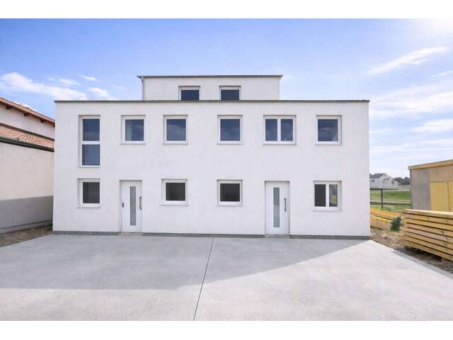 Immobilie in Pfaffstätten - Modernes Wohnen auf höchstem Niveau! Doppelhaushälfte - BJ 2026 - Erstbezug - WNFL ca. 179m² - 7 Zimmer - Garten - Dachterrasse - 2 Stellplätze - Luftwärmepumpe - Bild 2