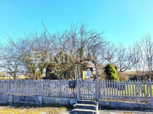 Immobilie in Hofkirchen im Traunkreis - Kleingartenhaus auf Doppelparzelle mit Gartenanlage und Schwimmteich! - Bild 3