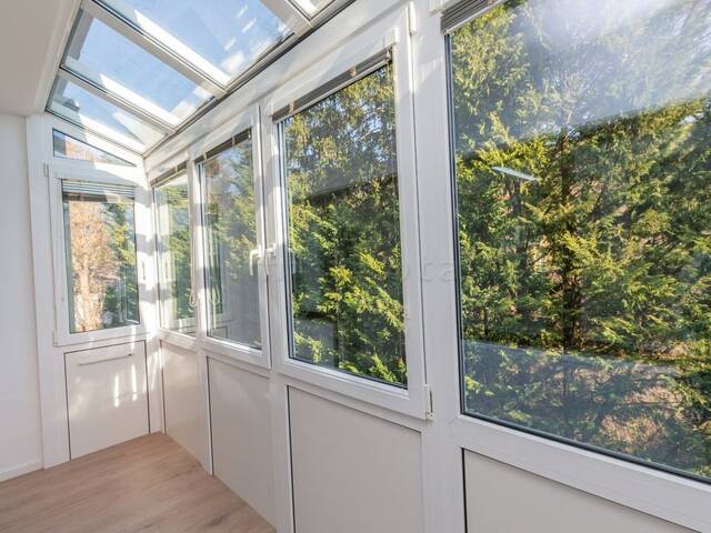 Immobilie in Hinterbrühl - Dachgeschoss-Garconniere mit Loggia in Top-Grünruhelage, Traum-Fernsicht - Bild 2