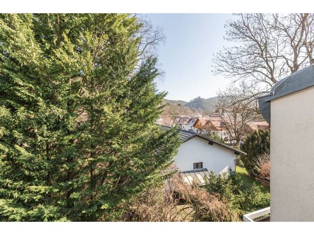 Immobilie in Hinterbrühl - Dachgeschoss-Garconniere mit Loggia in Top-Grünruhelage, Traum-Fernsicht - Bild 3