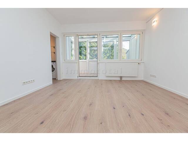 Immobilie in Hinterbrühl - Dachgeschoss-Garconniere mit Loggia in Top-Grünruhelage, Traum-Fernsicht - Bild 4