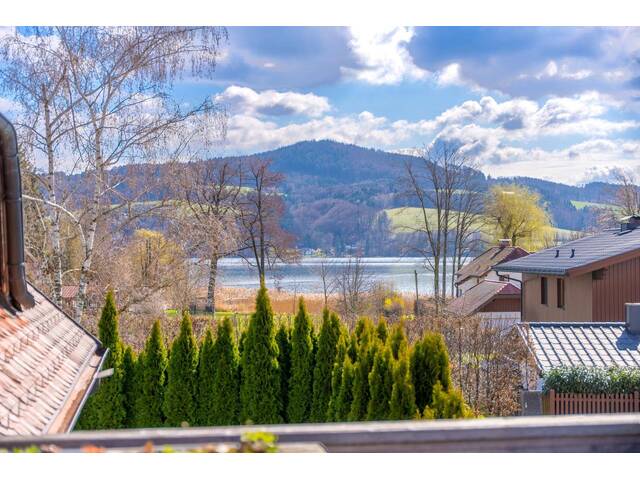 Immobilie in Seeham - Seeblick-Residenz mit Balkon & Ausbaupotenzial in Seeham - Bild 1