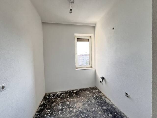 Immobilie in Innsbruck - wunderschöner Ausblick und Westbalkon - 2-Zimmernwohnung mit Sanierungsbedarf - gute Raumaufteilung! - Bild 4