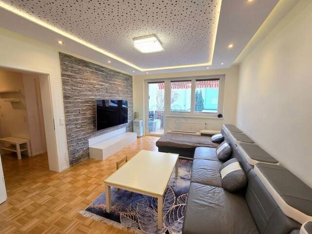 Immobilie in Laakirchen - Frühlings-Highlight: Helle, Modernisierte EG-Wohnung mit Loggia, Carport & Top-Küche in ruhiger Lage - Bild 0