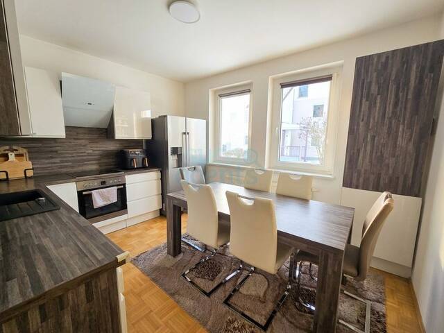 Immobilie in Laakirchen - Frühlings-Highlight: Helle, Modernisierte EG-Wohnung mit Loggia, Carport & Top-Küche in ruhiger Lage - Bild 1