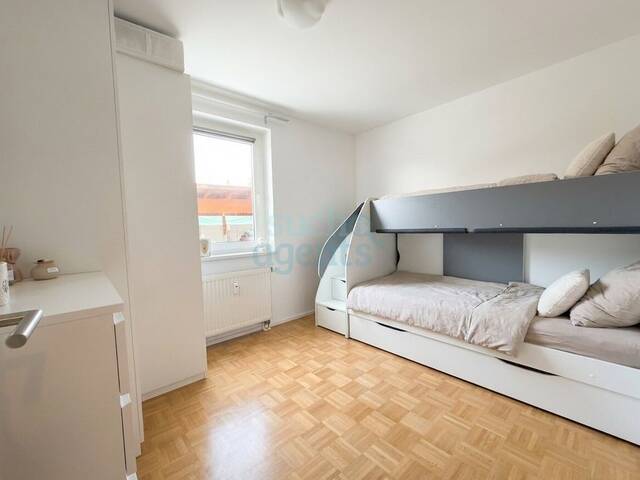 Immobilie in Laakirchen - Frühlings-Highlight: Helle, Modernisierte EG-Wohnung mit Loggia, Carport & Top-Küche in ruhiger Lage - Bild 2