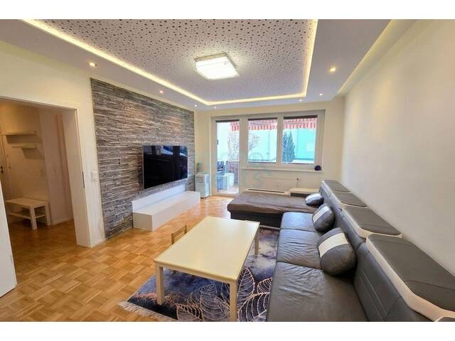 Immobilie in Laakirchen - Frühlings-Highlight: Helle, Modernisierte EG-Wohnung mit Loggia, Carport & Top-Küche in ruhiger Lage - Bild 3