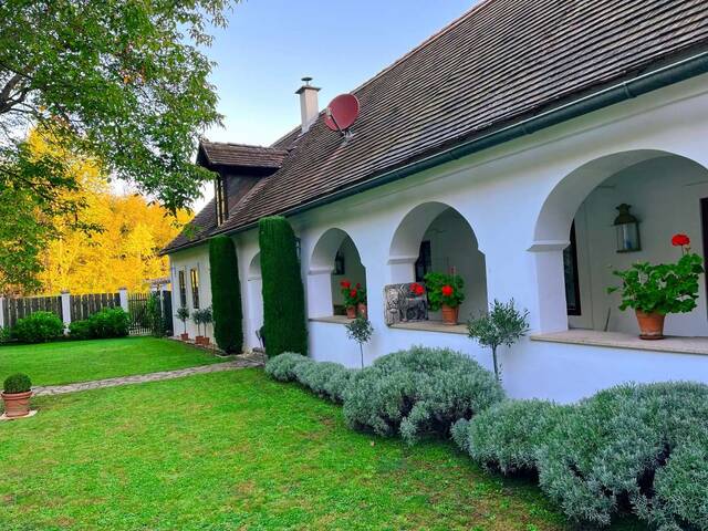 Immobilie in Inzenhof - Exquisites Anwesen mit prachtvollem Garten, Badeteich und atemberaubender Naturkulisse - Bild 0