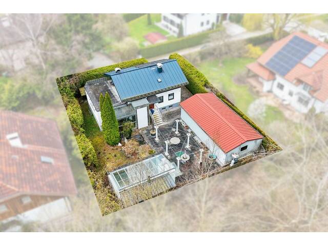 Immobilie in Bürmoos - RENOVIERUNGSBEDÜRFTIGES EINFAMILIENHAUS MIT GROSSZÜGIGER TERRASSE UND STELLPLÄTZEN IN BÜRMOOS - Bild 0