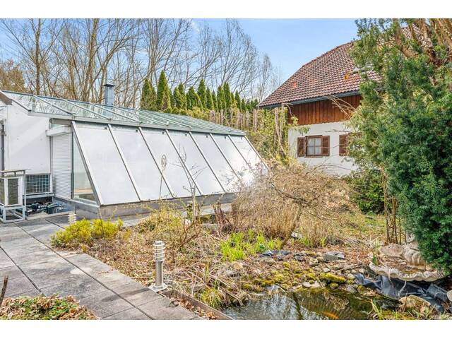Immobilie in Bürmoos - RENOVIERUNGSBEDÜRFTIGES EINFAMILIENHAUS MIT GROSSZÜGIGER TERRASSE UND STELLPLÄTZEN IN BÜRMOOS - Bild 4