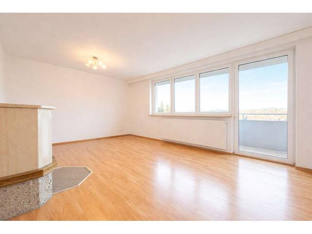 Immobilie in Henndorf am Wallersee - Attraktive 4-Zimmer-Wohnung mit Balkon und Stellplatz - Bild 1