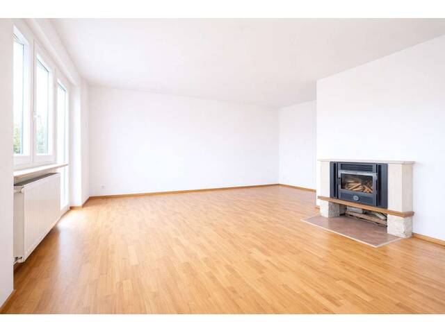 Immobilie in Henndorf am Wallersee - Attraktive 4-Zimmer-Wohnung mit Balkon und Stellplatz - Bild 2