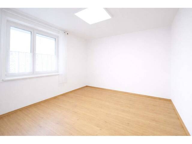 Immobilie in Henndorf am Wallersee - Attraktive 4-Zimmer-Wohnung mit Balkon und Stellplatz - Bild 3