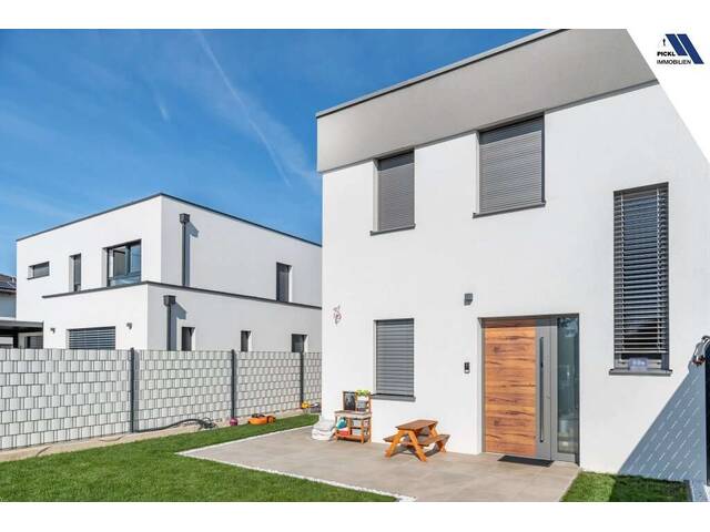 Immobilie in Hörsching - Neuwertige Doppelhaushälfte in Hörsching mit Pool, 3 Stellplätzen und hochwertiger Ausstattung - Bild 1