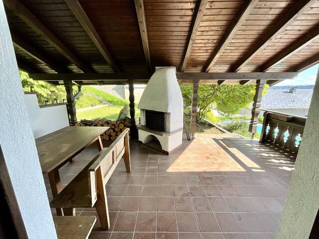 Immobilie in Schalchen bei Mattighofen - Edles Landhaus mit Pool am Waldrand in Hanglage mit Panoramablick - Bild 3