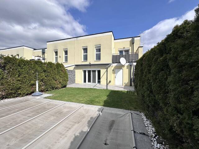 Immobilie in Münchendorf - Sonniges Eckreihenhaus mit Pool, Garage und Keller! - Bild 1