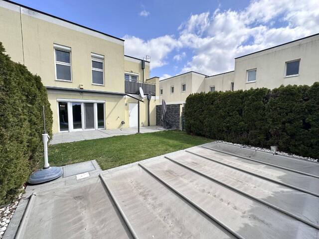 Immobilie in Münchendorf - Sonniges Eckreihenhaus mit Pool, Garage und Keller! - Bild 2