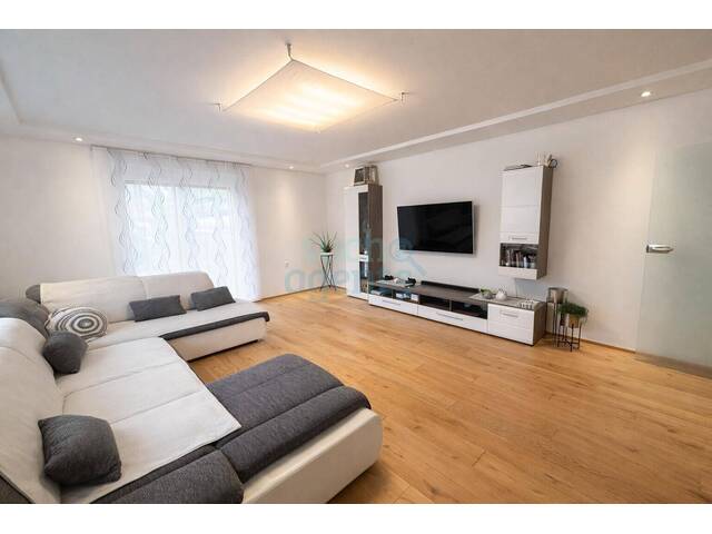 Immobilie in Södingberg - Neuer Preis! Modernisiertes Familienhaus mit großzügigem Garten, Sonnenterrasse, Garage und Carport - Bild 1
