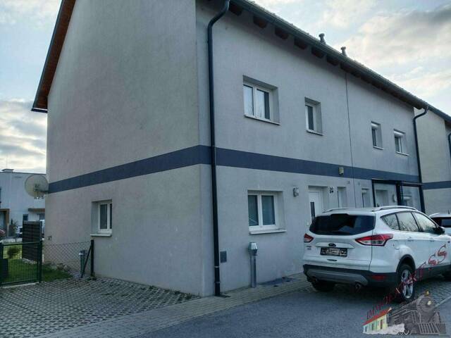 Immobilie in Traiskirchen - Stilvolle Doppelhaushälfte mit kleinem Garten und 2 PKW-Stellplätzen in Traiskirchen wartet auf Sie! - Bild 2