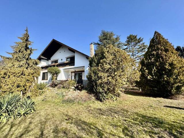 Immobilie in Schwadorf - GROßZÜGIGES ZWEIFAMILIENHAUS MIT 1.548 m² TRAUMGARTEN IN ZENTRALER GRÜNLAGE - Bild 0