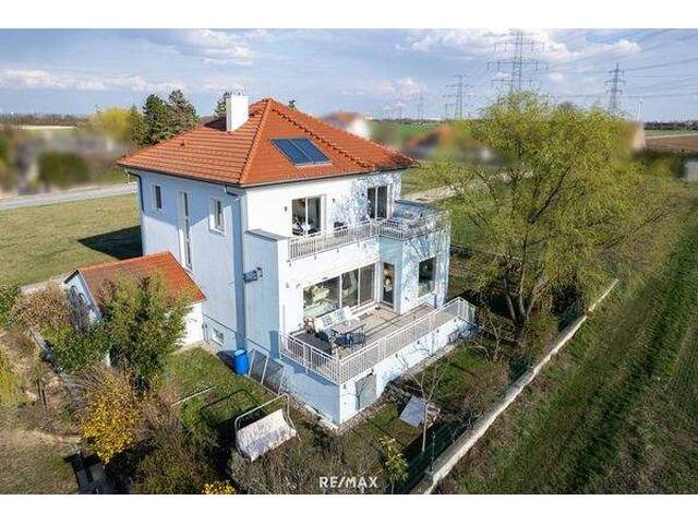 Immobilie in Enzersfeld im Weinviertel - Elegantes Einfamilienhaus mit vielen luxuriösen Extras in Enzersfeld - Bild 2