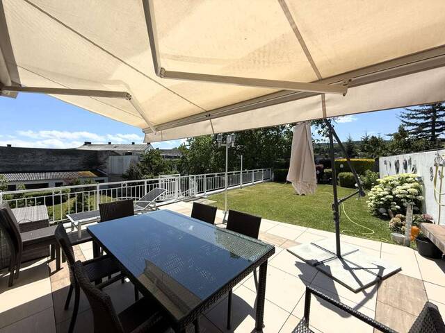 Immobilie in Pottenstein - Viel barrierefreier Wohnraum, Platz für gemeinsame Werte und Indoor-Pool // Much barrier-free living-space, room for shared values, and indoor pool // - Bild 3