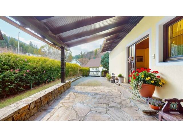 Immobilie in Hüttenberg - Viel Platz für Familie, Generationen oder Wohnen & Arbeiten – gepflegtes Haus in ruhiger Grünlage in Hüttenberg - Bild 1