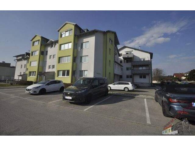 Immobilie in St. Pölten - Pyhra: Leicht sanierungsbedüftige Dachgeschosswohnung mit Balkon und Tiefgaragenparkplatz - Bild 1