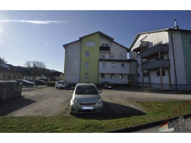 Immobilie in St. Pölten - Pyhra: Leicht sanierungsbedüftige Dachgeschosswohnung mit Balkon und Tiefgaragenparkplatz - Bild 2