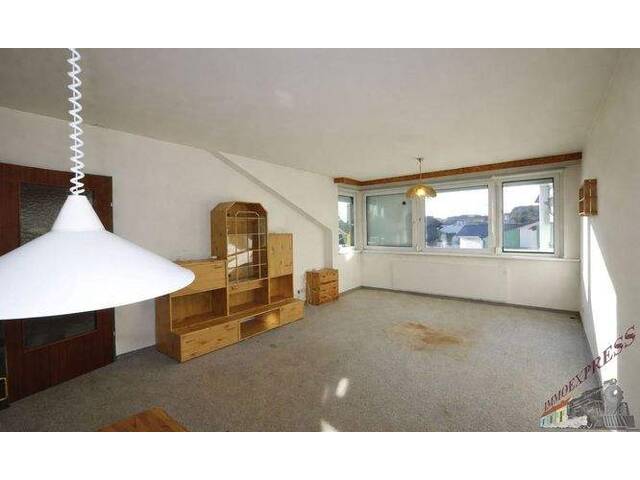 Immobilie in St. Pölten - Pyhra: Leicht sanierungsbedüftige Dachgeschosswohnung mit Balkon und Tiefgaragenparkplatz - Bild 3