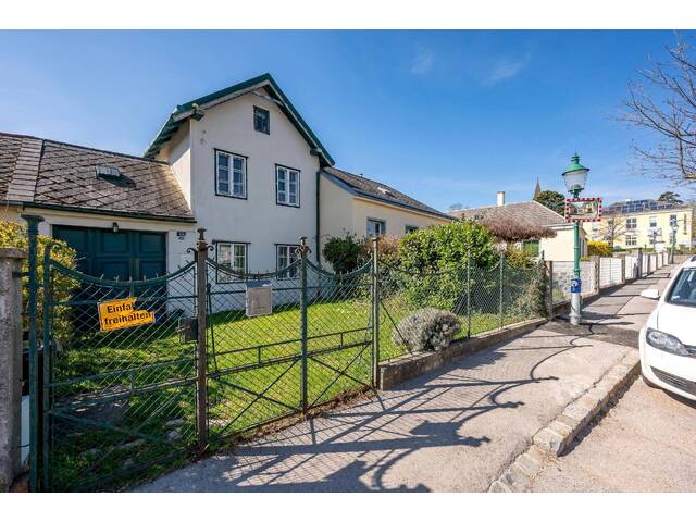 Immobilie in Gießhübl - Haus mit großem Potenzial - hörbare Nähe zur Autobahn - Bild 0