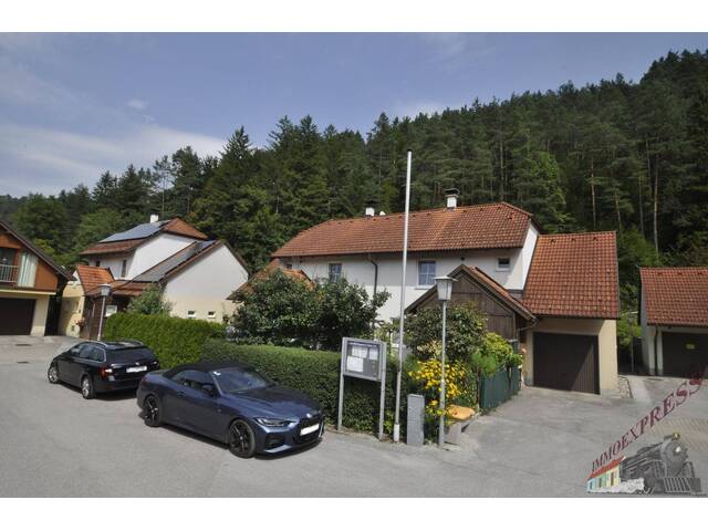 Immobilie in Hohenberg - Wohnen wie im Urlaub Neuwertige Doppelhaushälfte mit Garage im wunderschönen Hohenberg - Bild 0