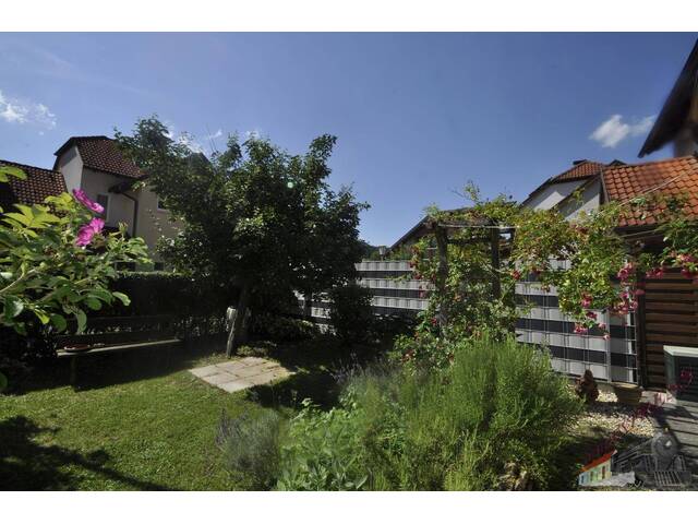 Immobilie in Hohenberg - Wohnen wie im Urlaub Neuwertige Doppelhaushälfte mit Garage im wunderschönen Hohenberg - Bild 4