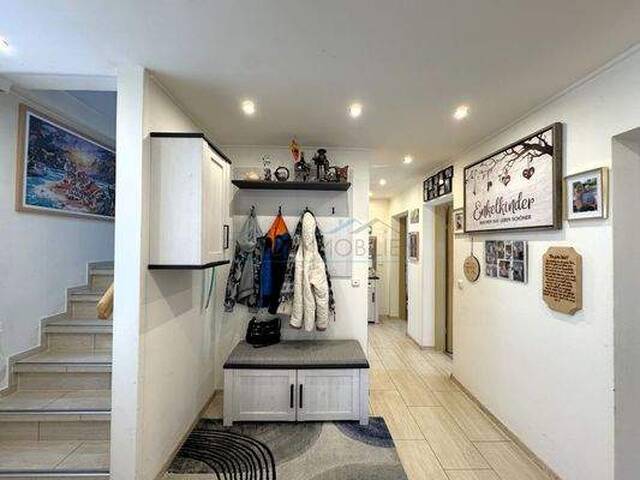 Immobilie in Lienz - Doppelstöckige Wohlfühlwohnung in 2-Parteien-Haus in Lienz - Bild 0