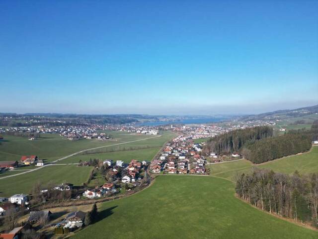 Immobilie in Seekirchen am Wallersee - Charme u0026 Familiensinn im Salzburger Seenland! - Bild 1