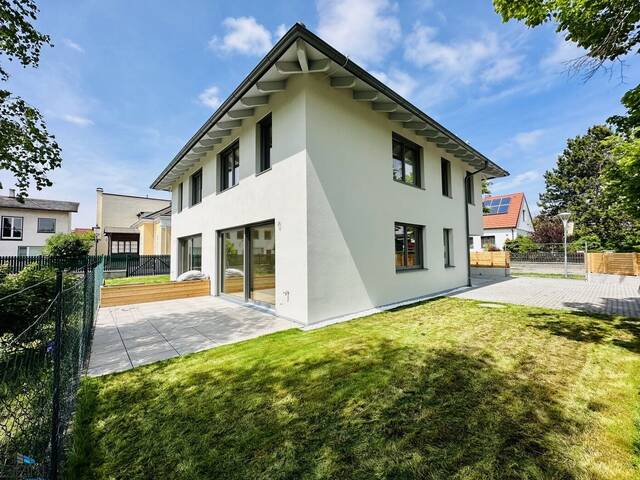 Immobilie in Bad Vöslau - ANLEGEROBJEKT! VERMIETETE 4 ZIMMER DOPPELHAUSHÄLFTE MIT EIGENGARTEN NÄHE ZENTRUM UND BAHNHOF! - Bild 0