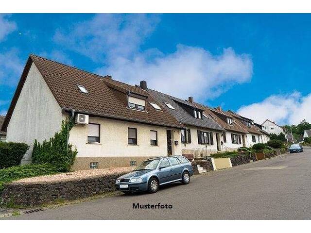 Immobilie in Naas - Gepflegtes Reihenendhaus mit Terrasse & Stellplatz - Bild 0