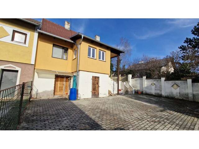 Immobilie in Breitenwaida - Zweifamilienhaus mit Potenzial in Breitenwaida: Großzügiges Sanierungsobjekt auf 1.997 m² Eigengrund! - Bild 2